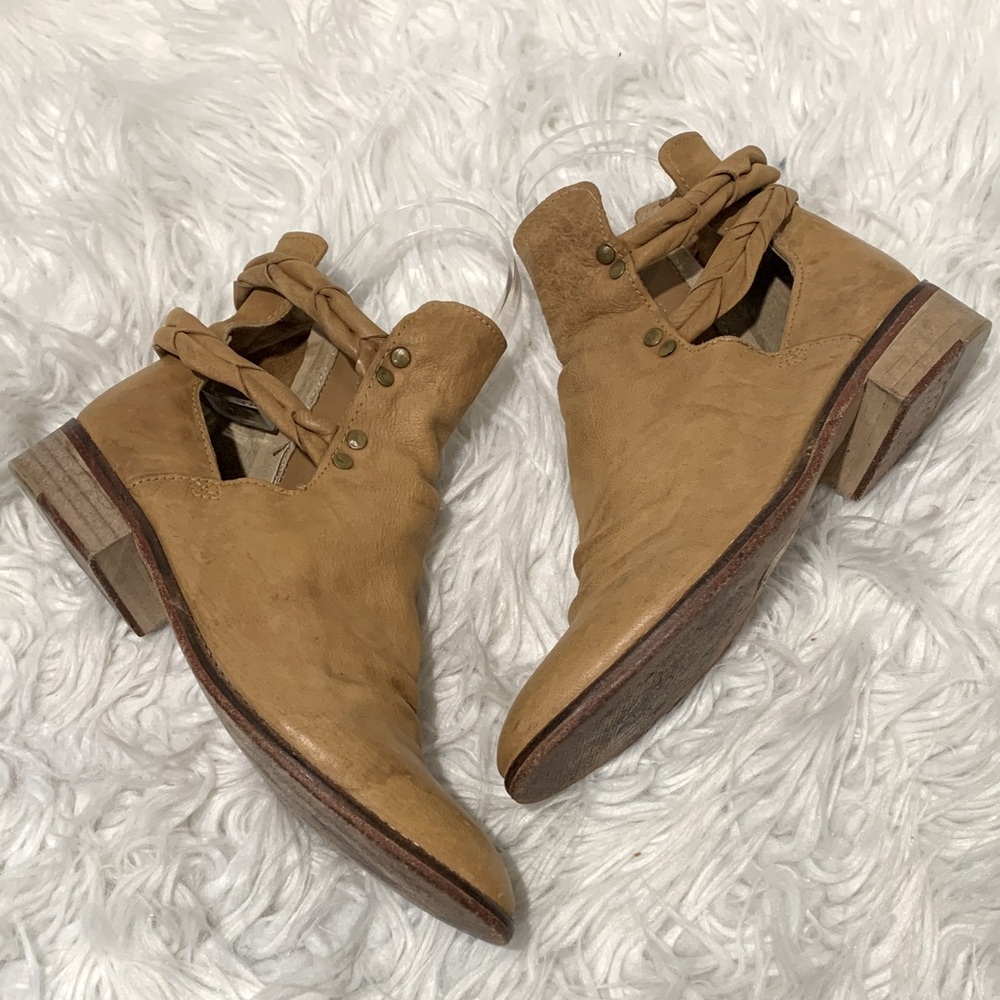 FREE PEOPLE Landslide Tan Ankle Booties Women’s Sz 37